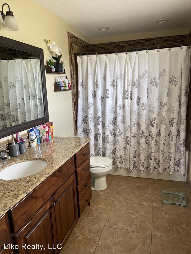Building Photo - 3 br, 2 bath House - 223 Country Club Parkway