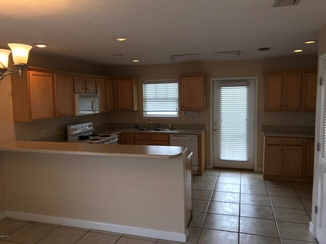 Foto del edificio - 2146 Sterling Cove Blvd