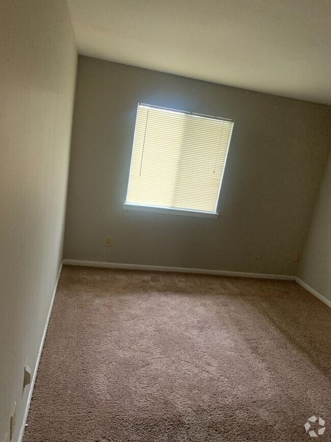 Building Photo - 220 Orchard Trace Ln