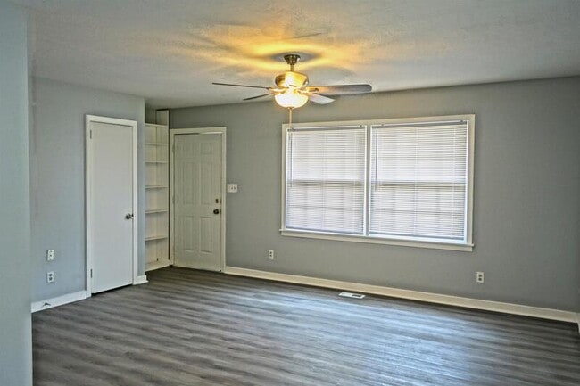 Foto del edificio - 3202 Berkley St SW