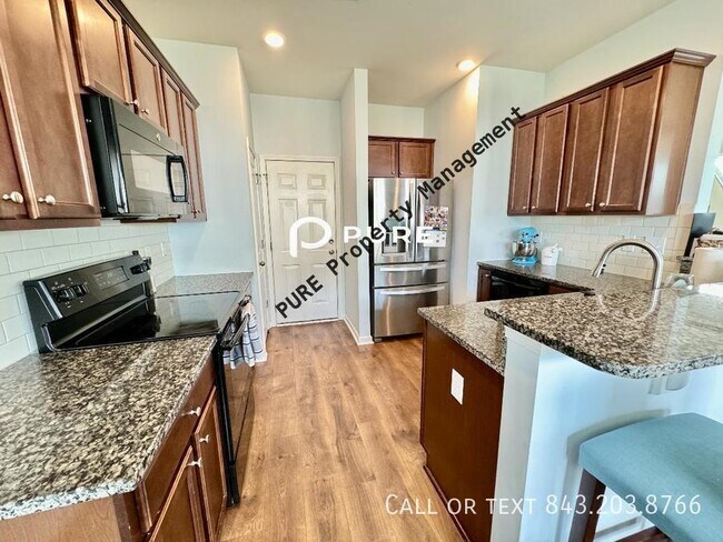 Building Photo - MoCo Home Available NOW!