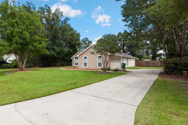 Building Photo - 121 Duncan Dr
