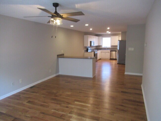 Building Photo - 800 Horseshoe Lake Rd