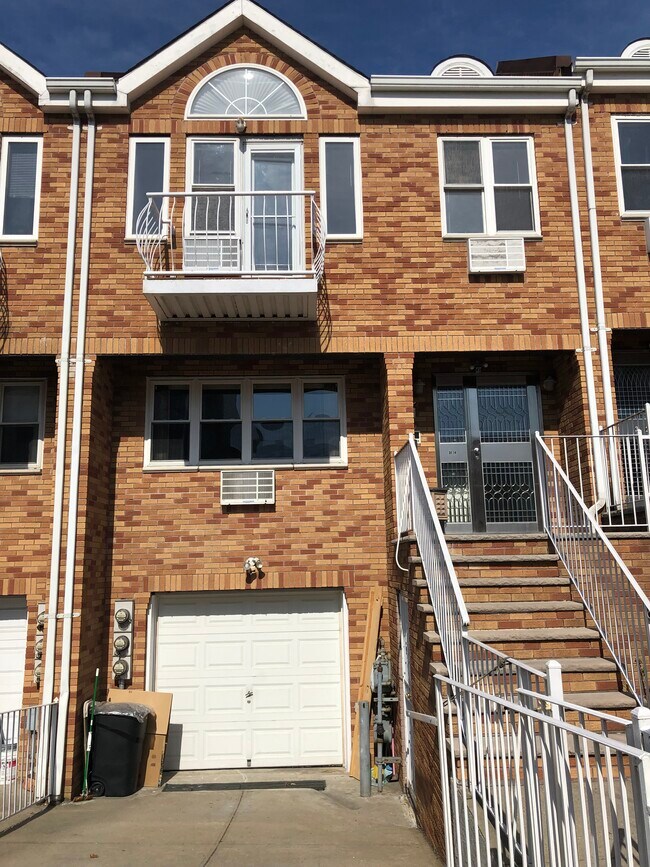 Building Photo - 3114 43rd St
