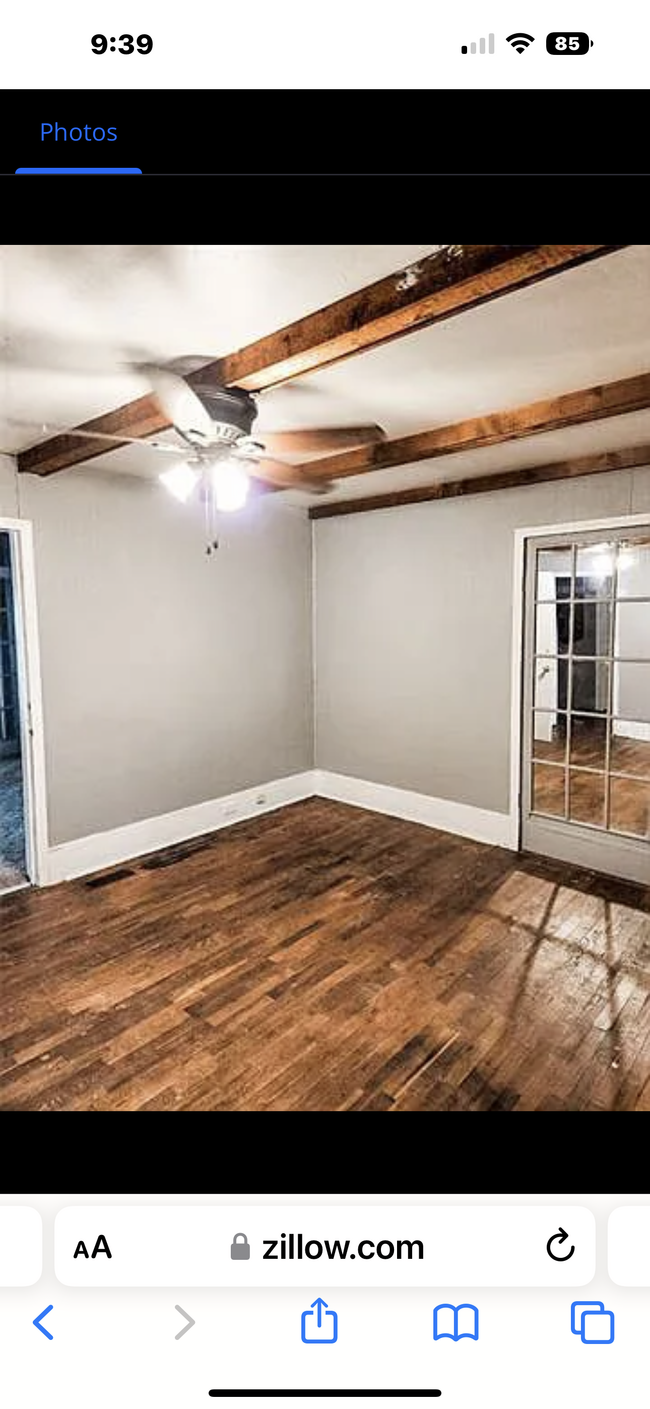 Dining area - 804 W Walnut St