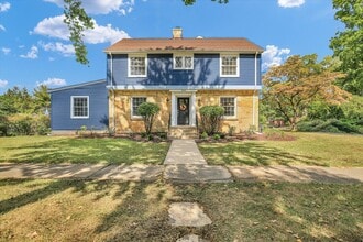 Building Photo - 1212 W Healey St