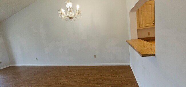 Foto del edificio - 7879 Willow Spring Dr