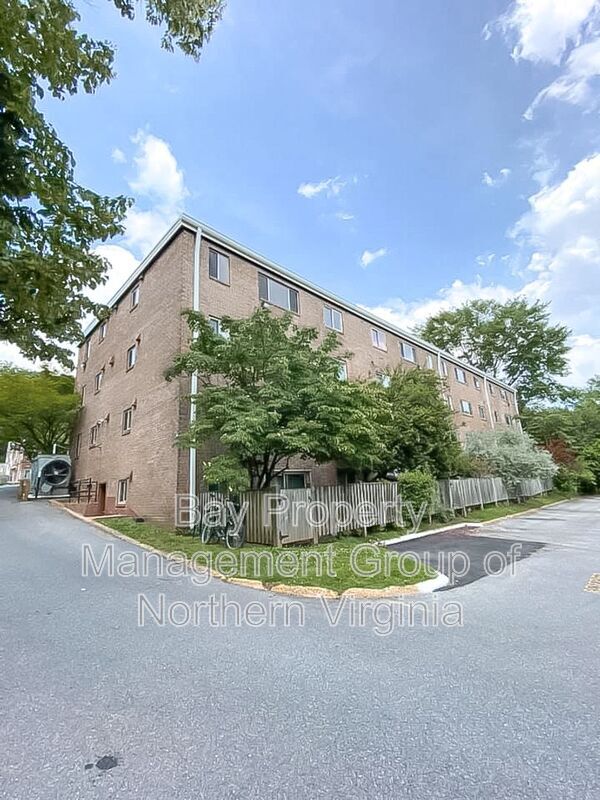 4570 MacArthur Blvd NW Unit 202, Washington, DC 20007 Condo for Rent