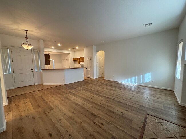 Building Photo - 2772 Broadmoor Dr