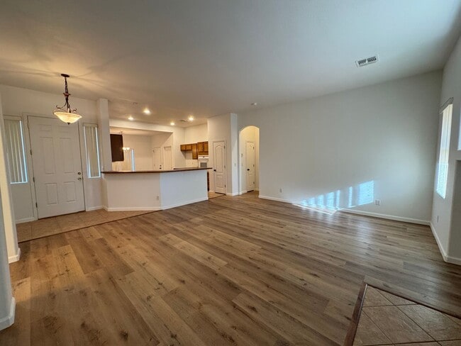 Building Photo - 3 Bed/2 Bath House with Boat Deep 3 Car Garage