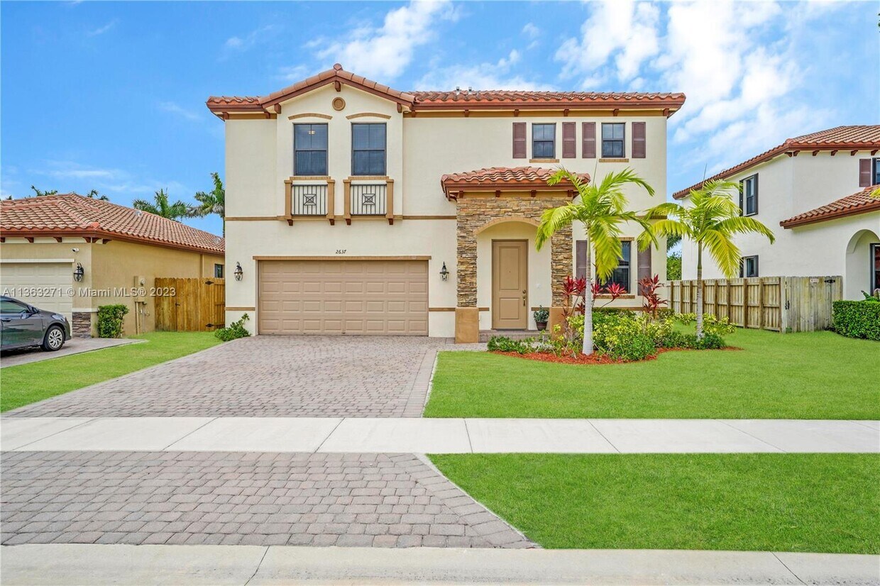 Foto principal - 2637 SE 1st St