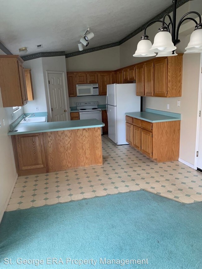 Building Photo - 3 br, 2 bath Apartment - 984 E. 900 S. #37