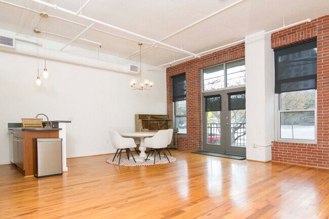 Foto del edificio - 1 bedroom 1 bath condo Prime Midtown location