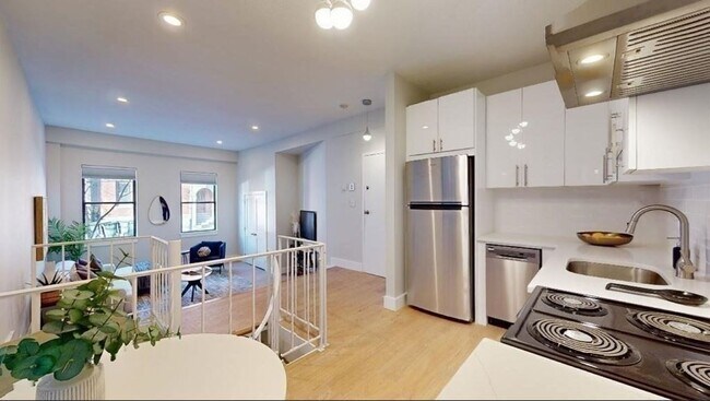 Building Photo - 67 Frankfort St