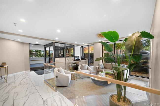 Foto del edificio - 141 Great Neck Rd