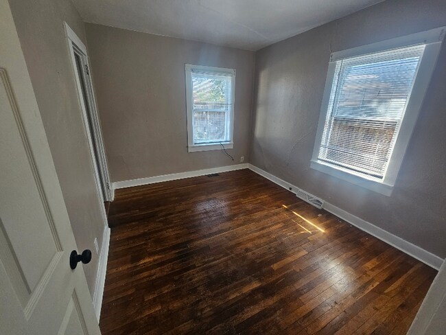 Foto del edificio - 1205 E 13th St