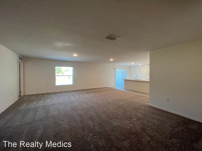 Building Photo - 4 br, 2 bath House - 539 Finch Ct
