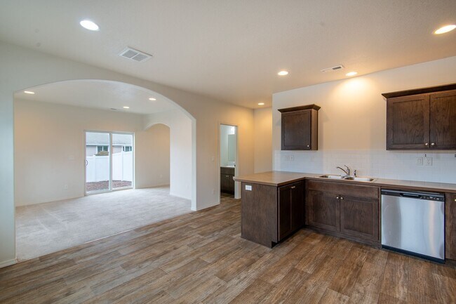 Building Photo - Heathwood - VPM484650H-6