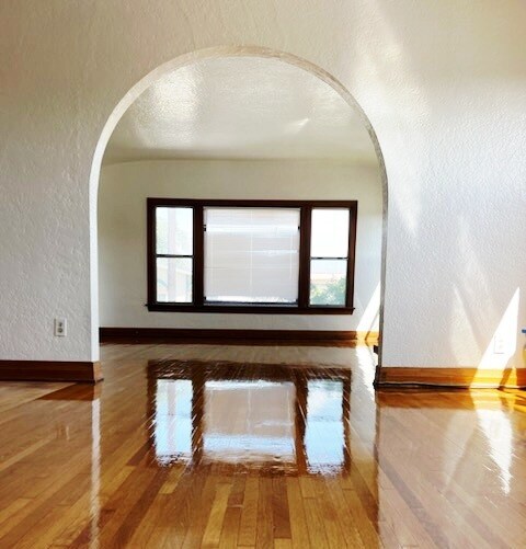 Arch Dining rm into Liv rm - 1620 E 4th St