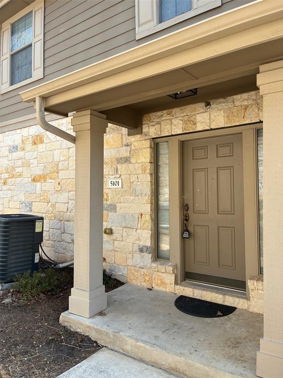 Building Photo - 9201 Brodie Ln