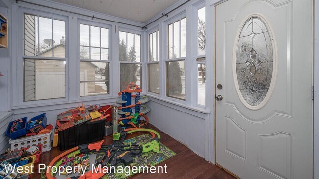 Building Photo - 3 br, 1 bath House - 212 2nd Ave SW