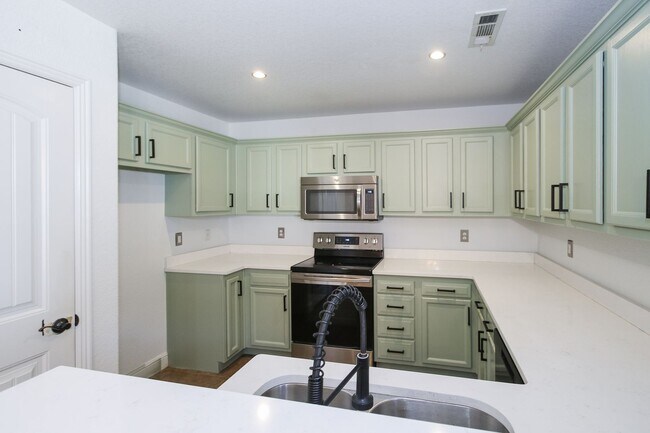 Foto del edificio - Gorgeous 3 Bed 2 Bath In Quiet Neighborhood