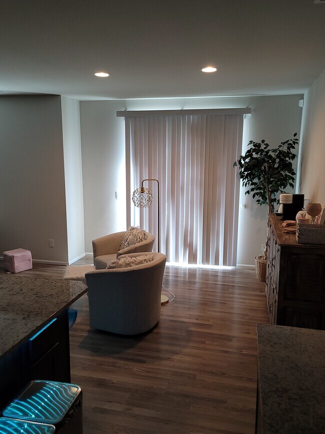 Foto del edificio - 2906 Fiddleback St NE