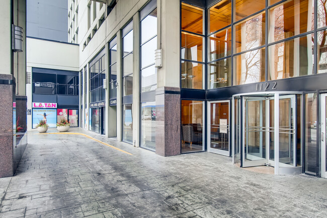Building Photo - 1122 N Clark St