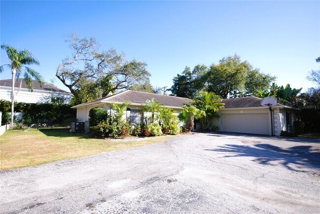 Building Photo - 810 S West Shore Blvd