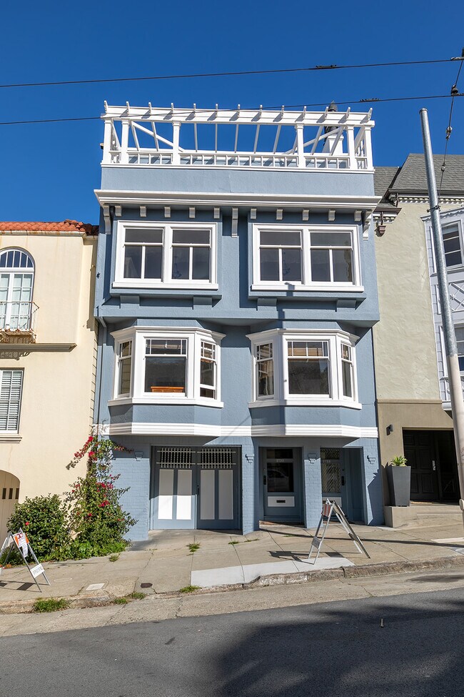 Building Photo - 2728 Baker St