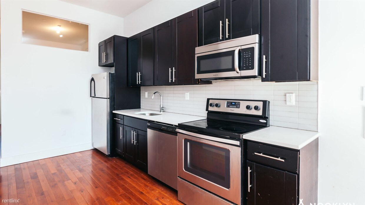 Primary Photo - 4 br, 2 bath Apartment - 597 Central Ave