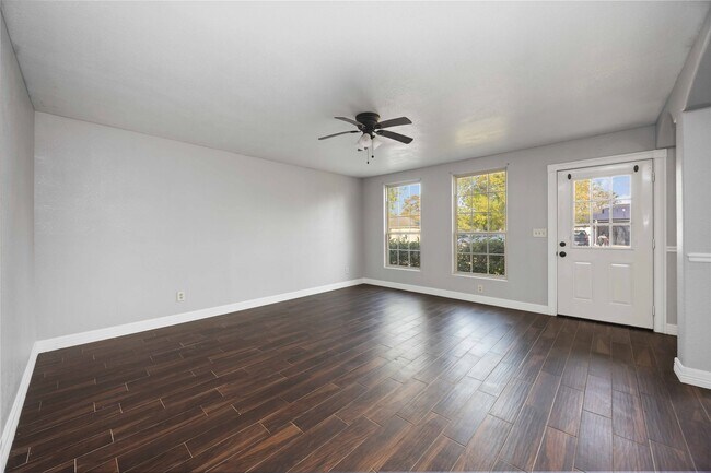 Foto del edificio - 4914 27th St E