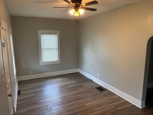 Foto del edificio - Charming 2BR/1BA Home with Modern Updates ...