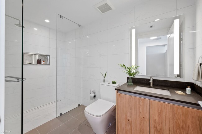 Foto del edificio - Studio, 1 bath Condo - 150 NE 8 ST