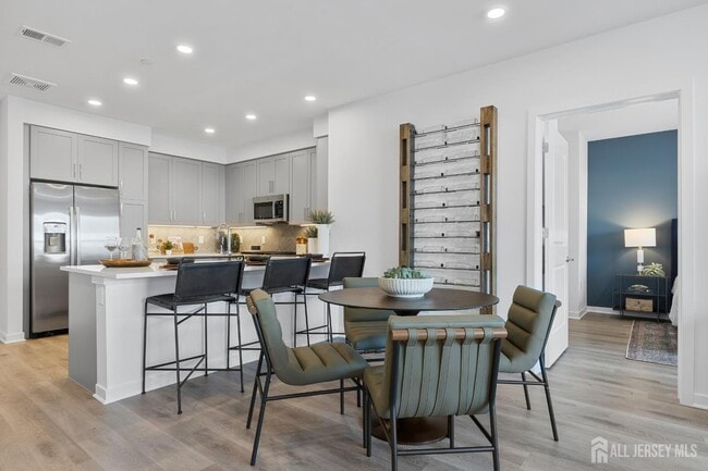 Building Photo - 2000 Schindler Dr