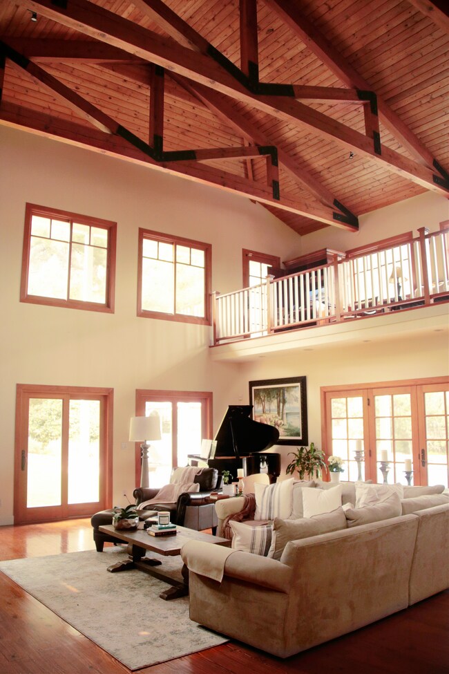 Foto del edificio - 9423 Wheatland Ave