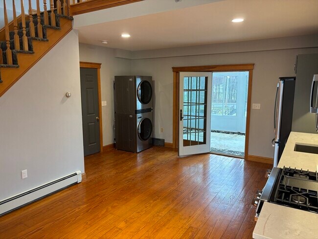 Building Photo - 276 Bullard St