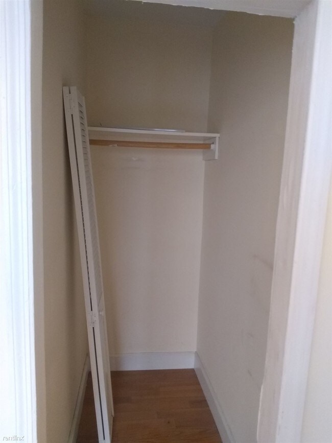 Building Photo - 1 br, 1 bath  - 100 S 8th St