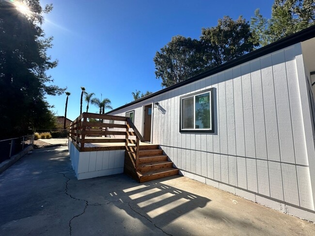 Building Photo - Available Now! Amazing Views and Spacious ...