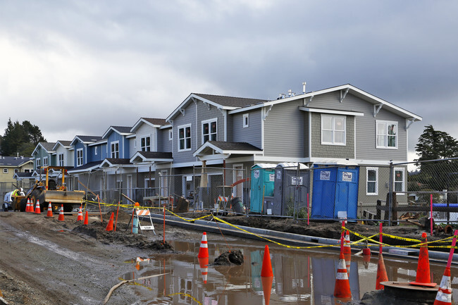 Foto del edificio - Aptos Village - Townhomes