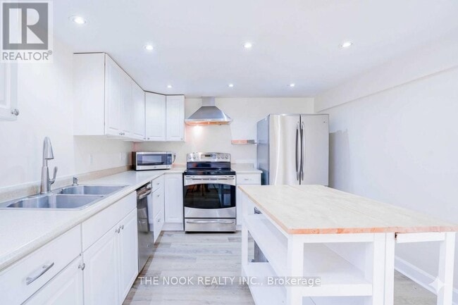 Building Photo - 751 Glengrove St