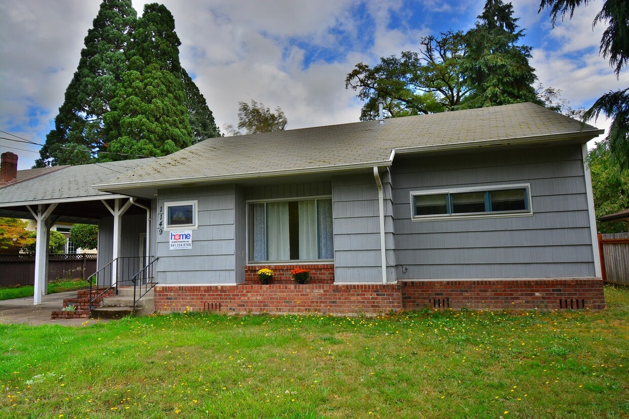 Primary Photo - Updated Home Next To Natural Grocers!