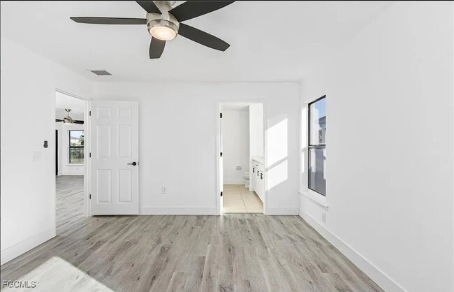 Building Photo - 306 Shadow Lakes Dr