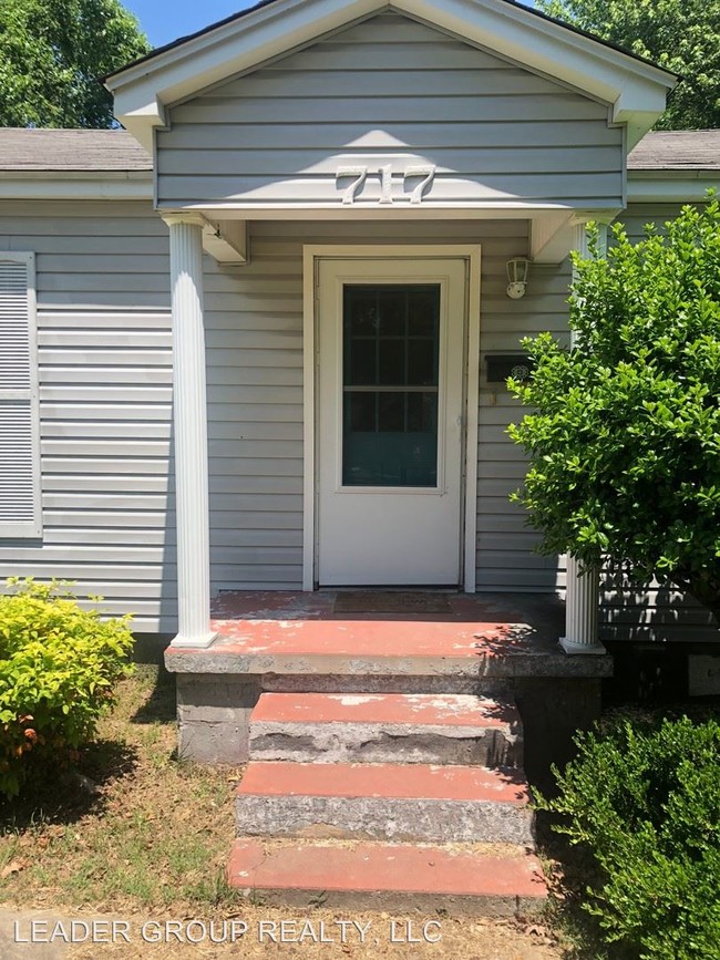 Building Photo - 3 br, 2 bath House - 717 E Indiana Ave