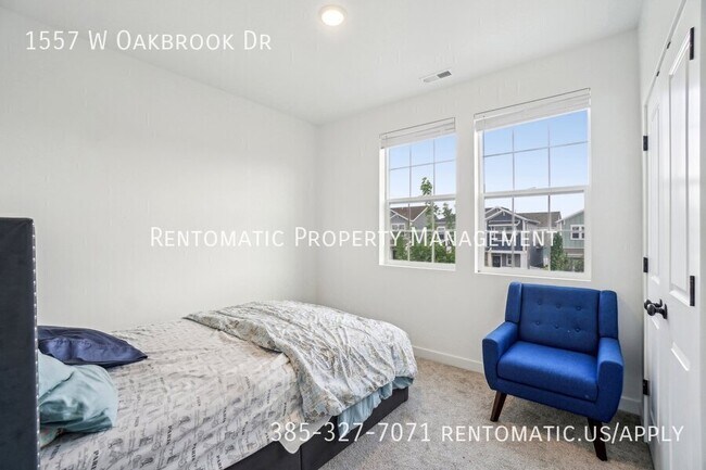Foto del edificio - 1557 W Oakbrook Dr