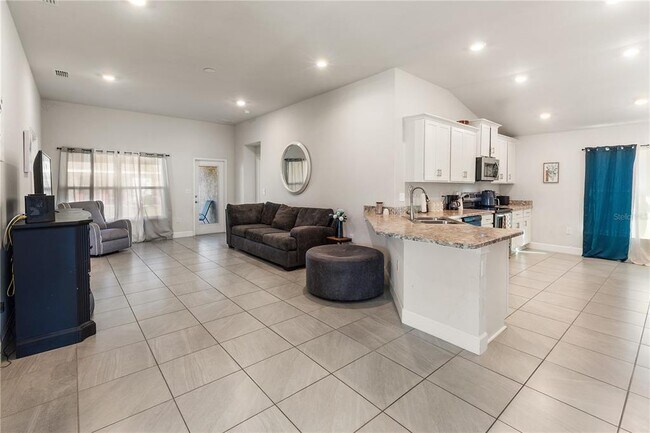 Foto del edificio - 135 Krenson Bay Loop