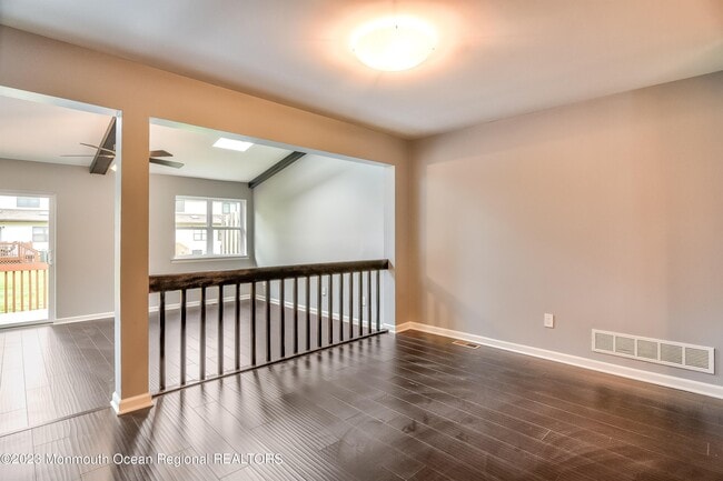 Building Photo - 273 Longwood Dr