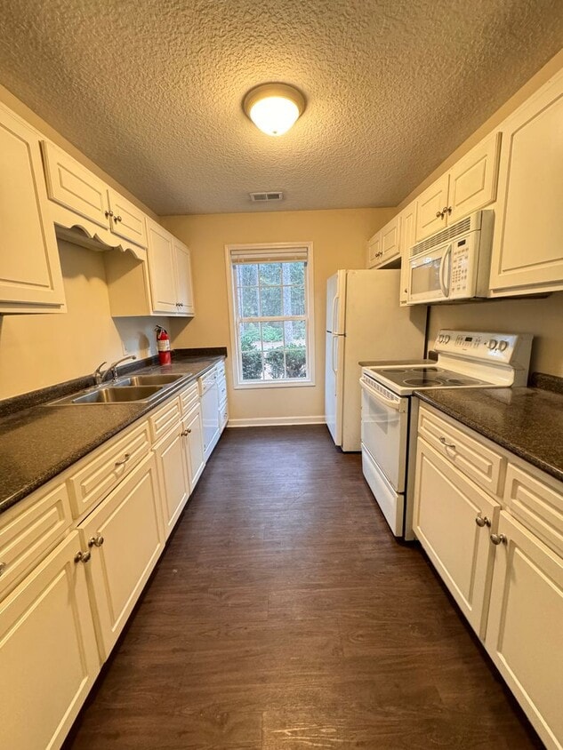 Foto principal - 101 Lindsay Ct