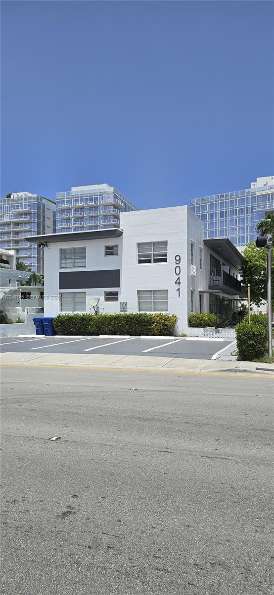 Building Photo - 9041 Harding Ave