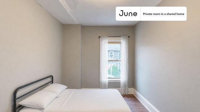 Building Photo - Room in Shared 7 bed/2 bath home in Allston
